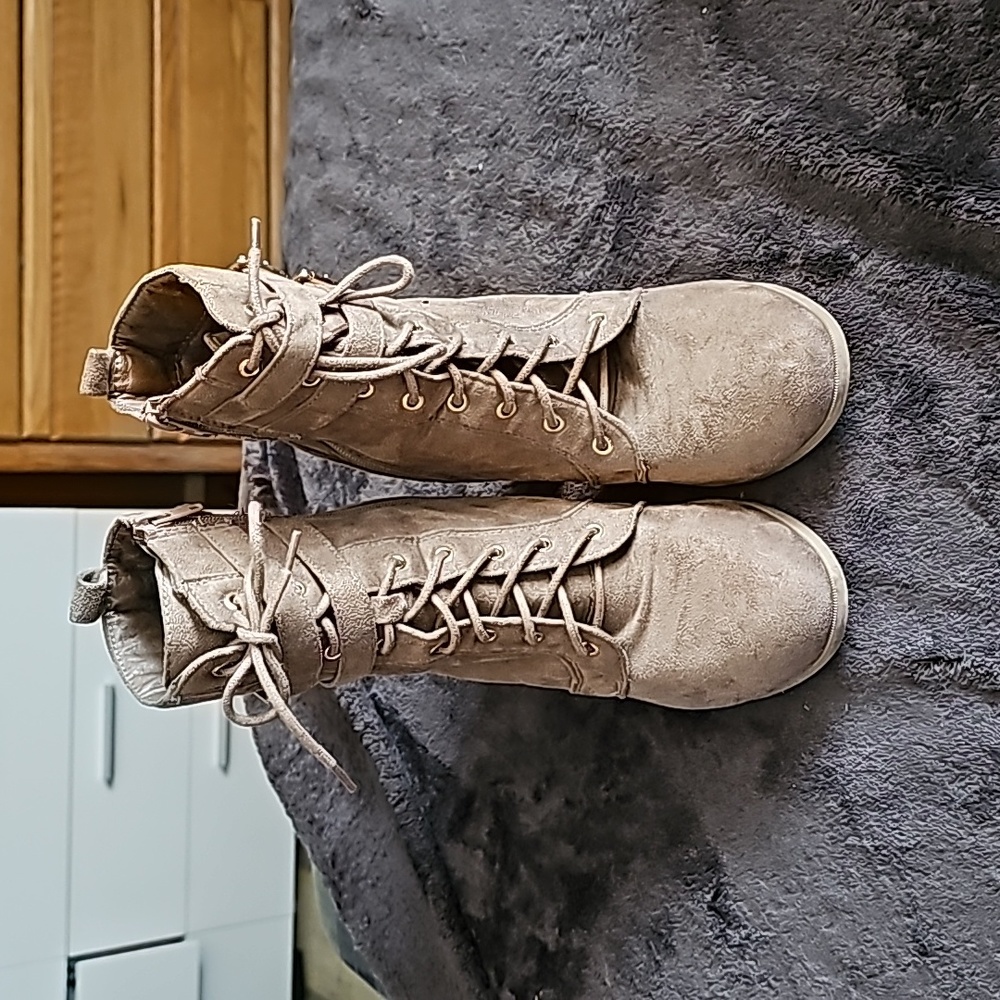 High heel boots